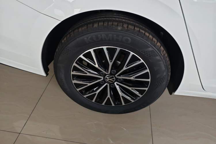 Used Volkswagen Sagitar 2025 Facelift 200TSI DSG Flyover Edition Right Rear Wheel Hub