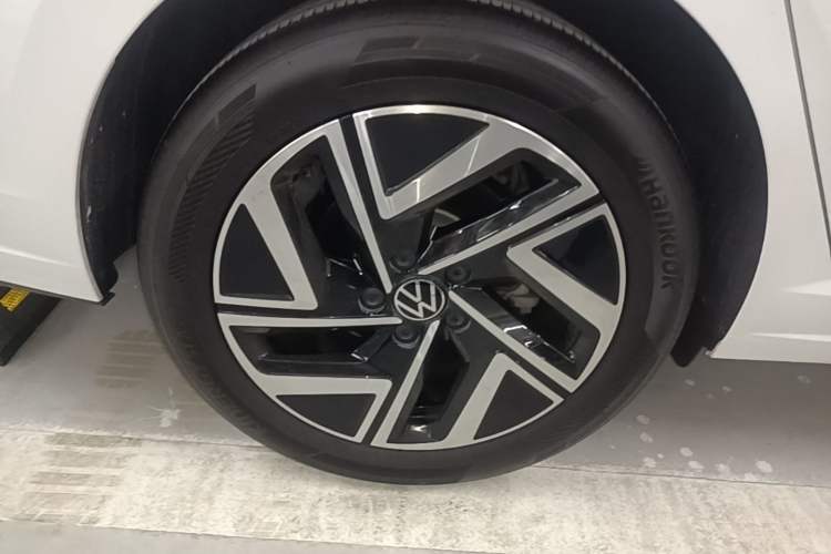 Used Volkswagen Sagitar 2025 300TSI DSG Excellence Edition Right Rear Wheel Hub