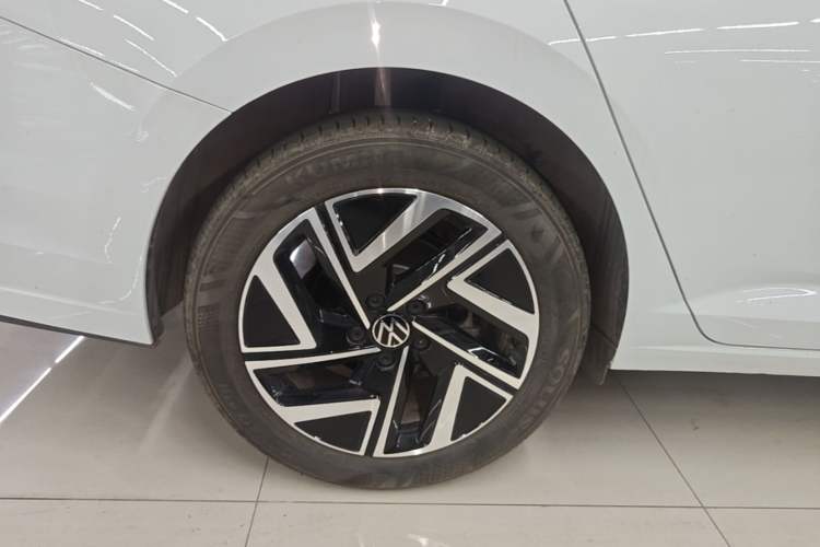 Used Volkswagen Sagitar 2025 Revised Version 2 300TSI DSG Excellence Edition Right Rear Wheel Hub