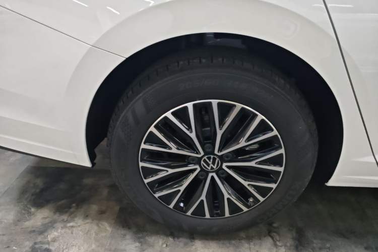 Used Volkswagen Sagitar 2025 Facelift 200TSI DSG Flyover Edition Right Rear Wheel Hub
