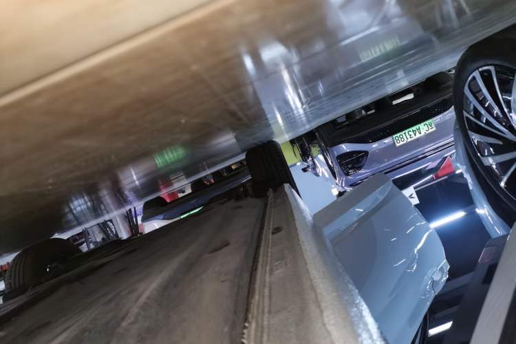 Used Volkswagen Sagitar 2025 300TSI DSG Excellence Edition Right Side Sill