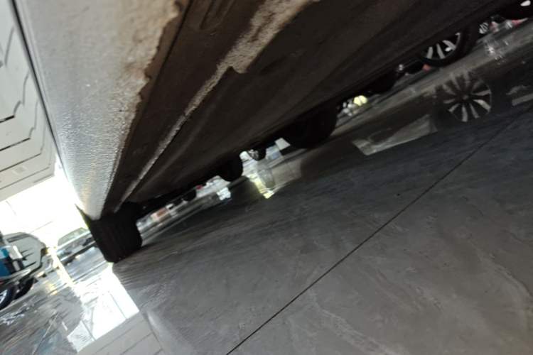 Used Volkswagen Sagitar 2025 300TSI DSG Excellence Edition Right Side Sill
