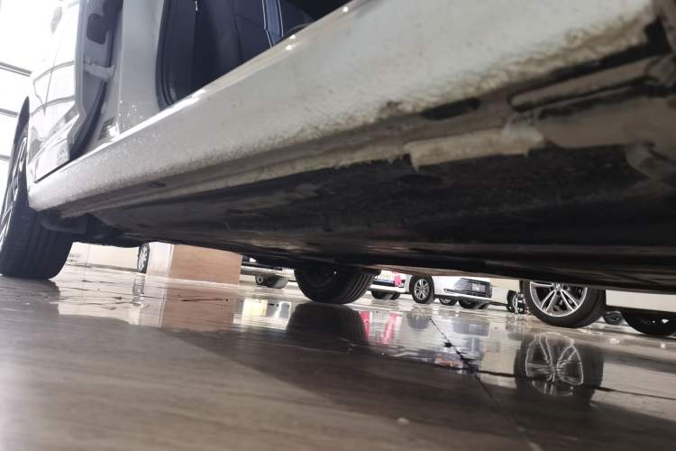 Used Volkswagen Sagitar 2025 300TSI DSG Flyover Edition Right Side Sill