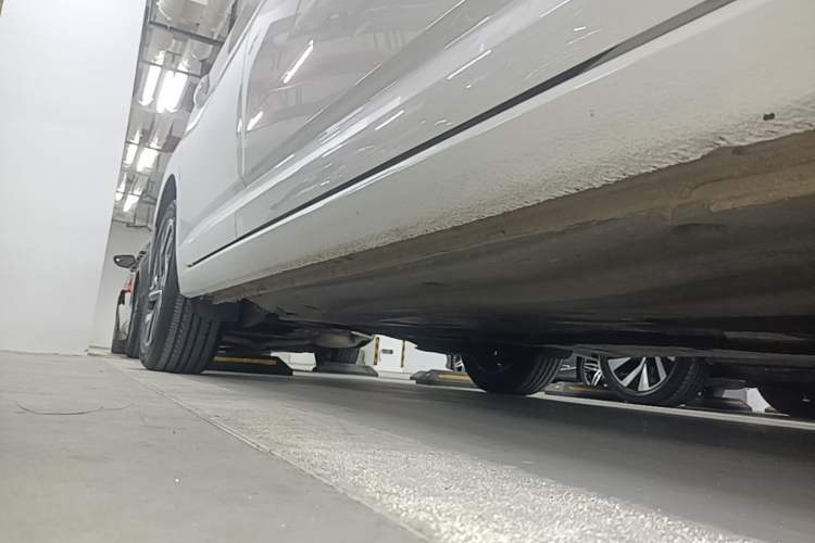 Used Volkswagen Sagitar 2025 300TSI DSG Excellence Edition Right Side Sill