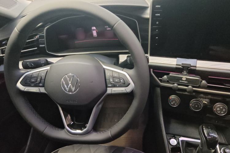 Used Volkswagen Sagitar 2025 Revised 300TSI DSG Excellence Edition Steering Wheel