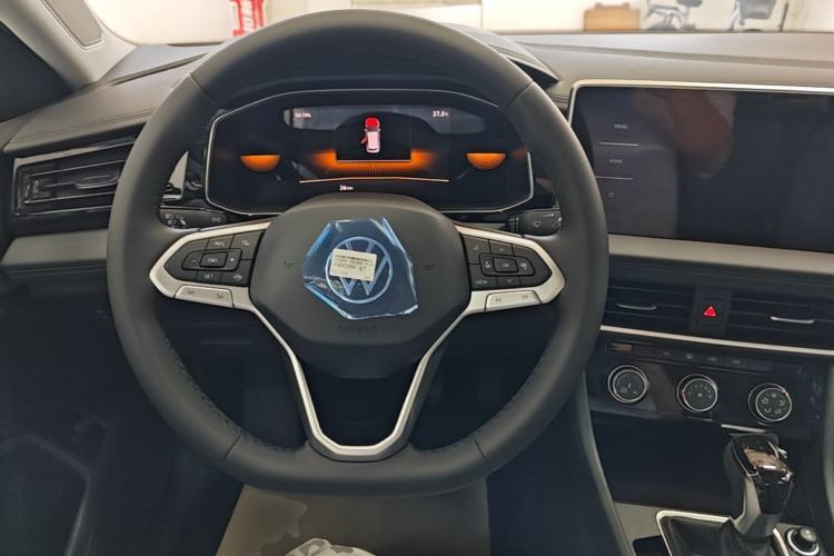 Used Volkswagen Sagitar 2025 Facelift 200TSI DSG Flyover Edition Steering Wheel