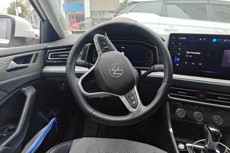 Used Volkswagen Sagitar 2025 Revised 300TSI DSG Excellence Edition Steering Wheel