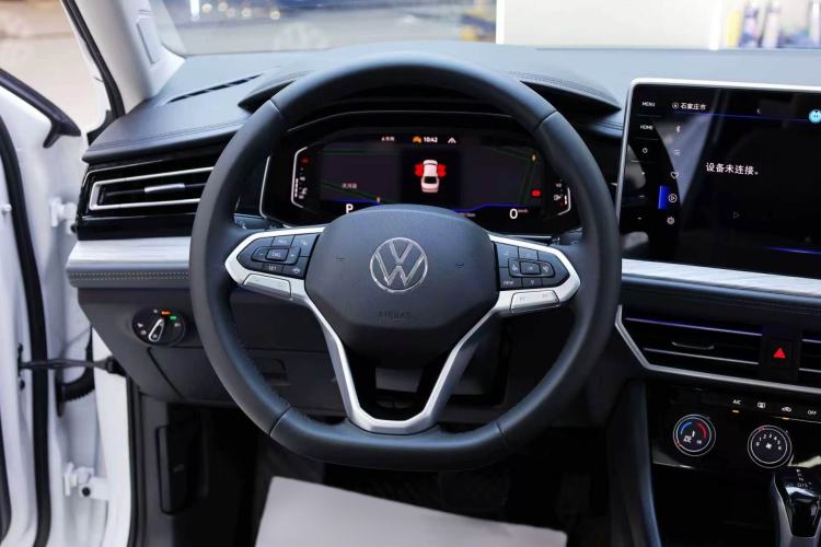 Used Volkswagen Sagitar 2025 Revised 300TSI DSG Excellence Edition Steering Wheel