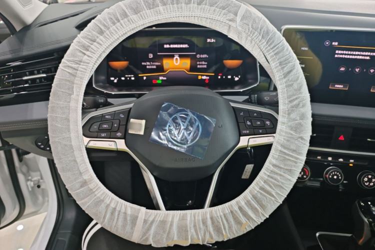 Used Volkswagen Sagitar 2025 Facelift 200TSI DSG Flyover Edition Steering Wheel