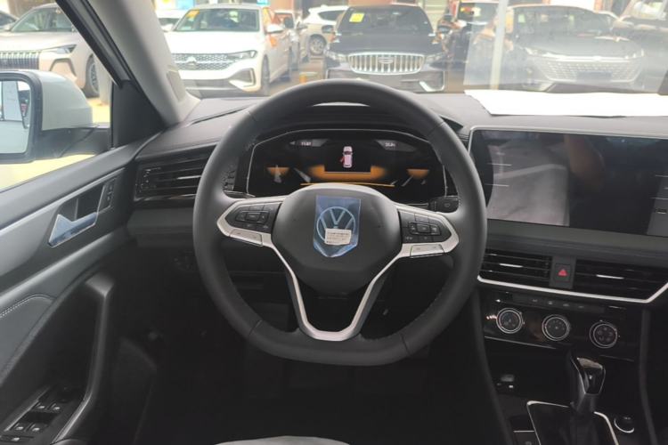 Used Volkswagen Sagitar 2025 Facelift 200TSI DSG Flyover Edition Steering Wheel