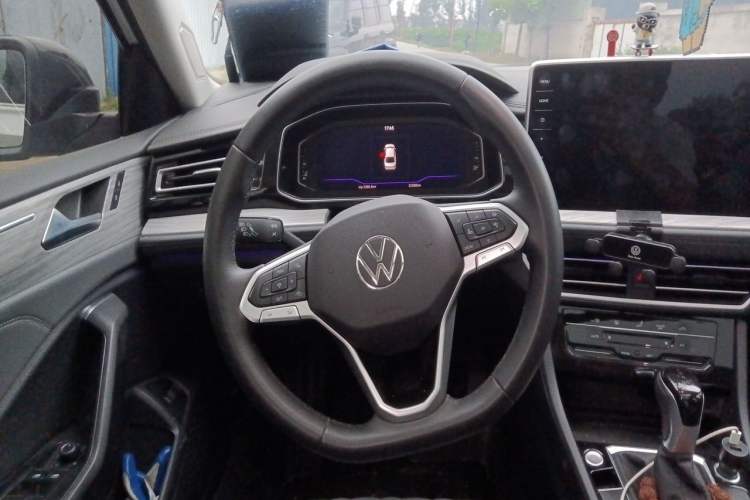 Used Volkswagen Sagitar 2025 Facelifted 300TSI DSG Excellence Edition Steering Wheel