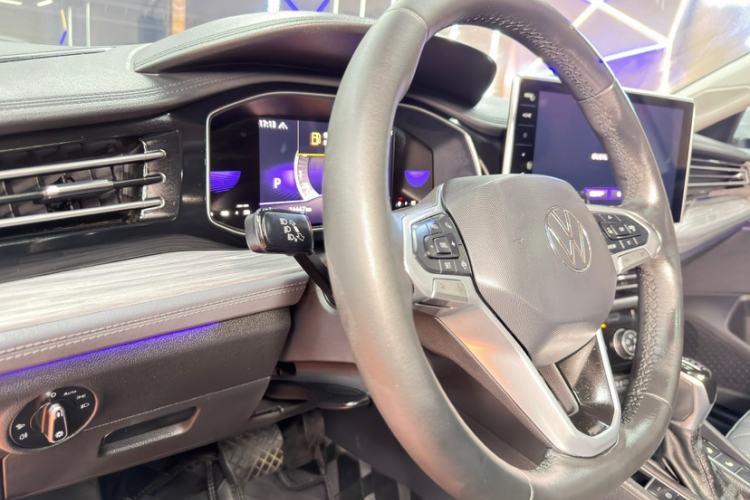Used Volkswagen Sagitar 2025 300TSI DSG Excellence Edition Steering Wheel