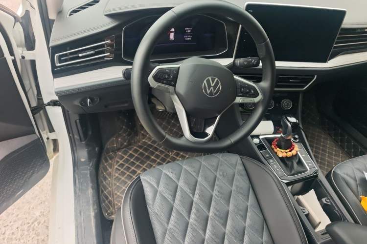 Used Volkswagen Sagitar 2025 Revised 300TSI DSG Excellence Edition Steering Wheel