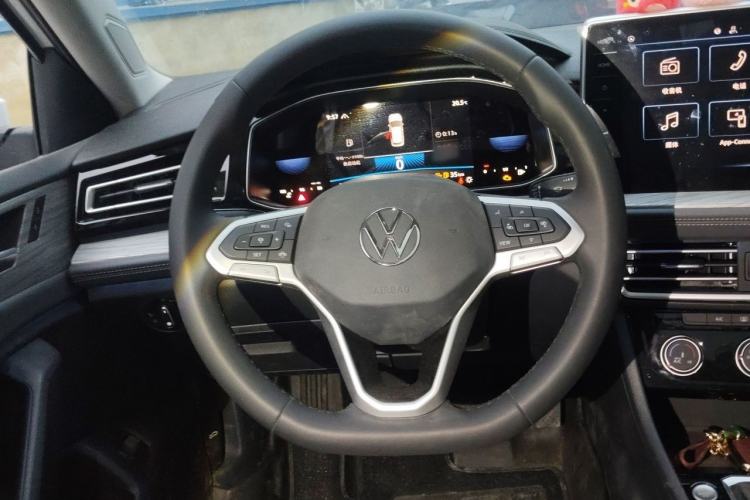 Used Volkswagen Sagitar 2025 Revised 300TSI DSG Excellence Edition Steering Wheel
