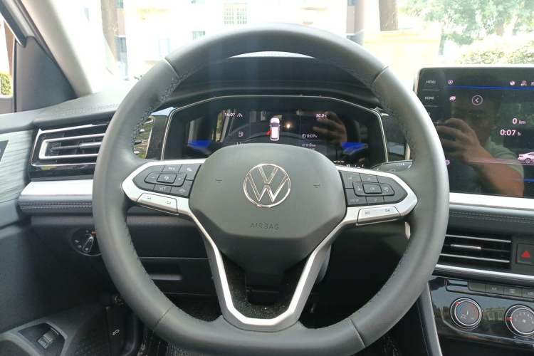 Used Volkswagen Sagitar 2025 Revised Version Three 300TSI DSG Excellence Edition Steering Wheel