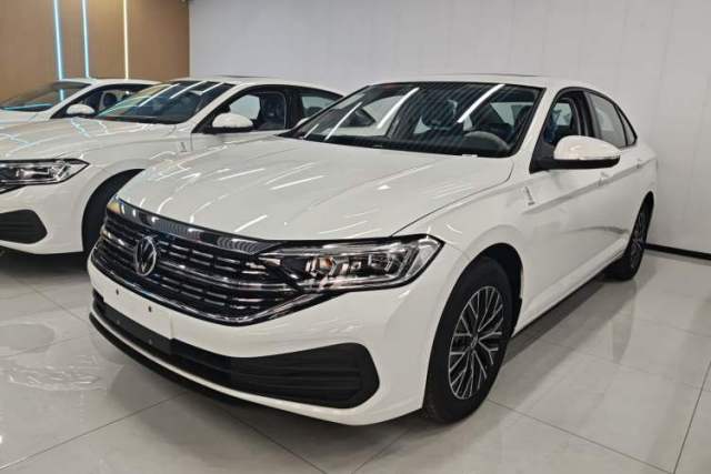 Ojetý Volkswagen Sagitar 2025 Facelift 200TSI DSG Flyover Edition