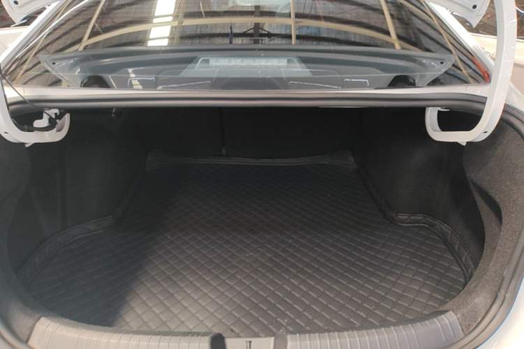 Used Volkswagen Sagitar 2025 Revised 300TSI DSG Excellence Edition Trunk