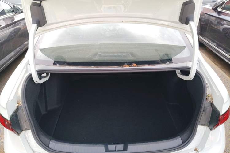Used Volkswagen Sagitar 2025 Revised Version Three 300TSI DSG Excellence Edition Trunk