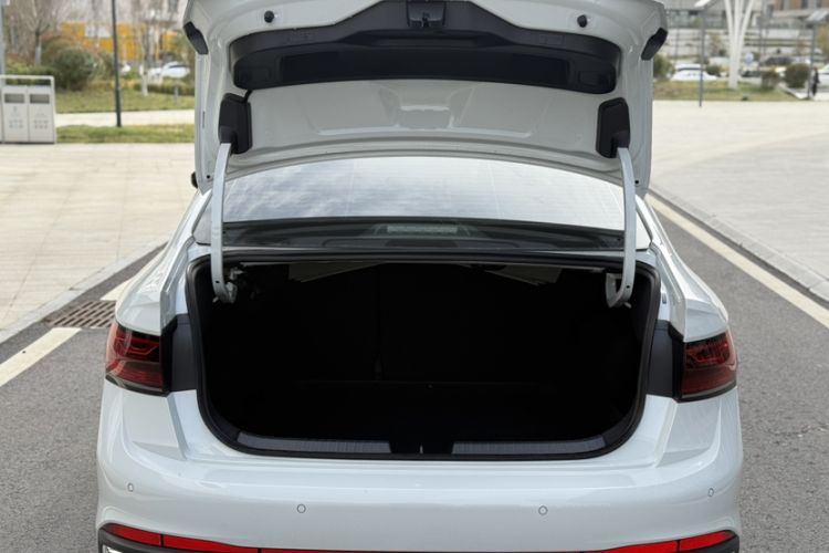 Used Volkswagen Sagitar 2025 Revised 300TSI DSG Excellence Edition Trunk