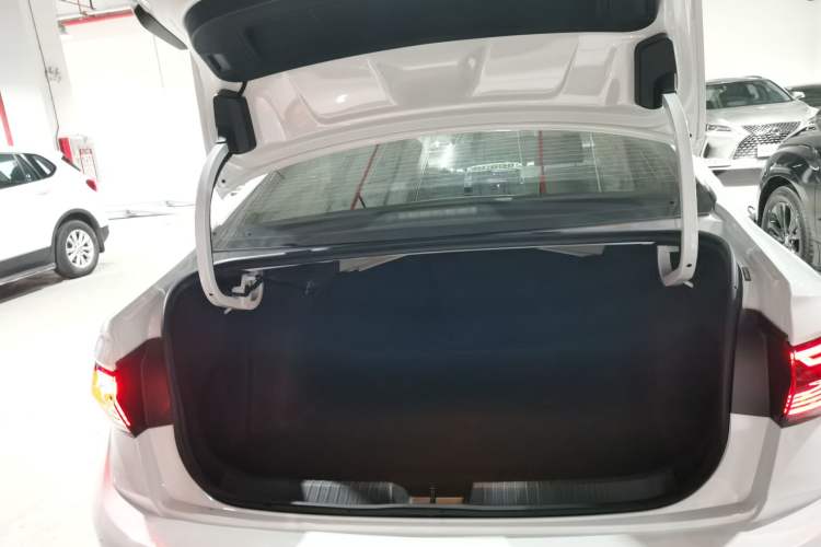 Used Volkswagen Sagitar 2025 Revised Version Three 300TSI DSG Excellence Edition Trunk