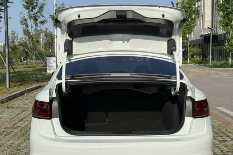 Used Volkswagen Sagitar 2025 Revised Version Three 300TSI DSG Excellence Edition Trunk