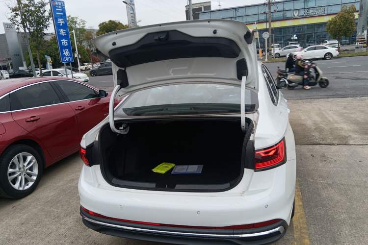 Used Volkswagen Sagitar 2025 Facelift 200TSI DSG Flyover Edition Trunk