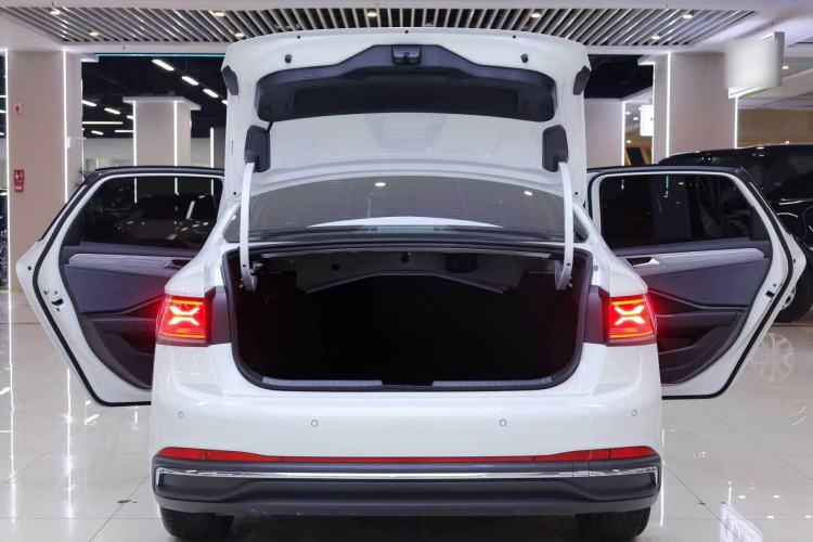 Used Volkswagen Sagitar 2025 Revised 300TSI DSG Excellence Edition Trunk