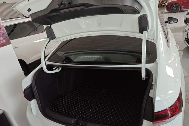Used Volkswagen Sagitar 2025 300TSI DSG Excellence Edition Trunk