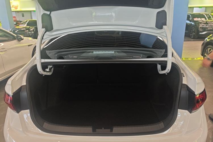 Used Volkswagen Sagitar 2025 Facelifted 300TSI DSG Flyover Edition Trunk