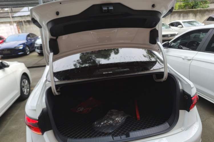 Used Volkswagen Sagitar 2025 Revised 300TSI DSG Excellence Edition Trunk