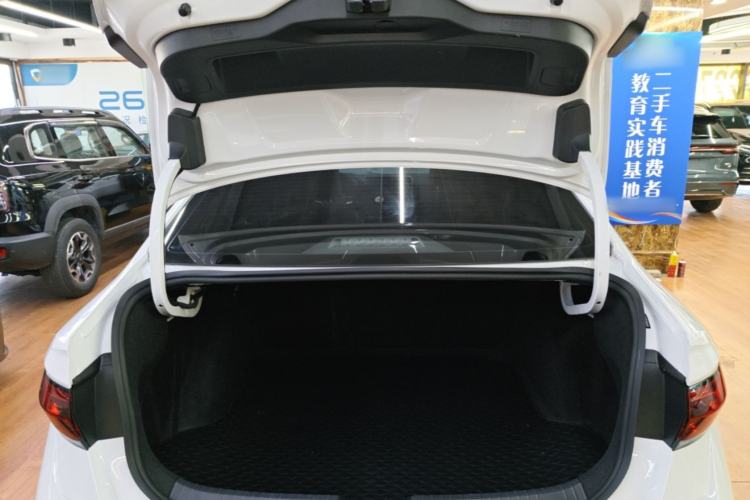 Used Volkswagen Sagitar 2025 Revised 300TSI DSG Excellence Edition Trunk