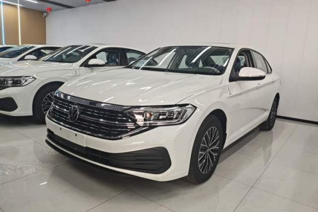 Ojetý Volkswagen Sagitar 2025 Facelift 200TSI DSG Flyover Edition