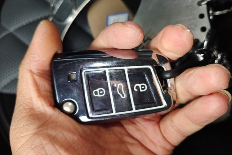 Used Volkswagen Sagitar 2025 300TSI DSG Excellence Edition Vehicle Key
