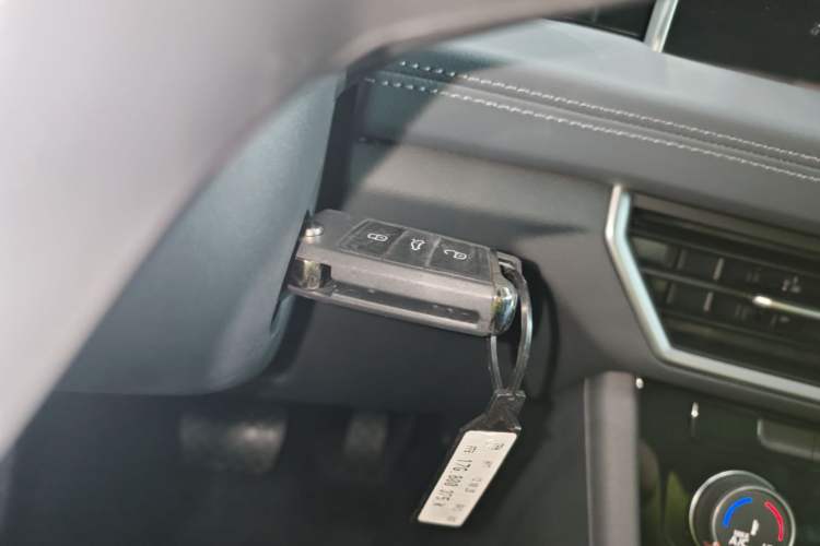 Used Volkswagen Sagitar 2025 Facelift 200TSI DSG Flyover Edition Vehicle Key