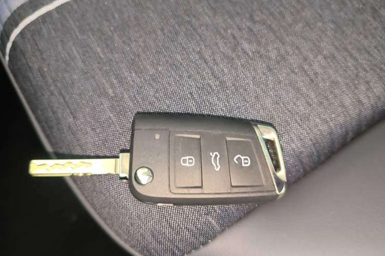 Used Volkswagen Sagitar 2025 Facelift 200TSI DSG Flyover Edition Vehicle Key