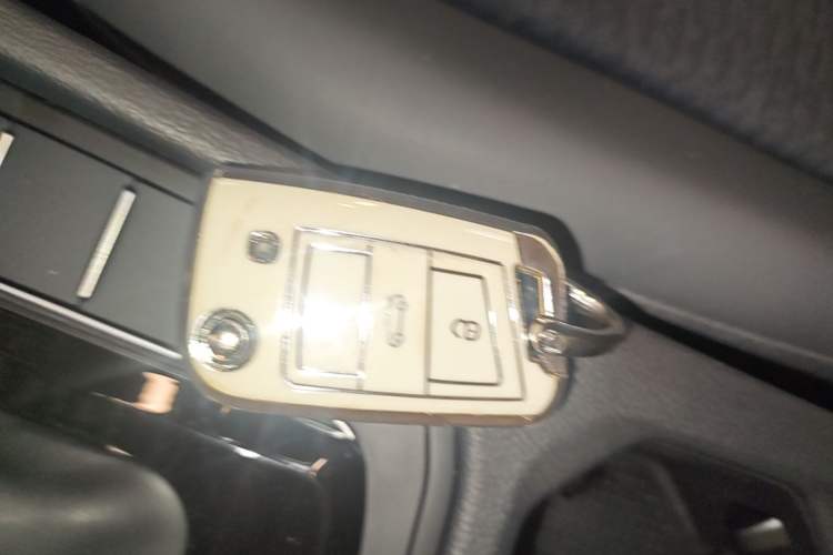 Used Volkswagen Sagitar 2025 Facelifted 300TSI DSG Flyover Edition Vehicle Key
