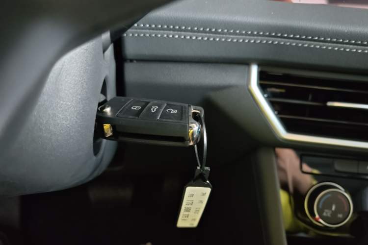 Used Volkswagen Sagitar 2025 Facelift 200TSI DSG Flyover Edition Vehicle Key