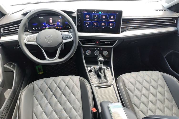Used Volkswagen Sagitar 2025 300TSI DSG Excellence Edition Center Console