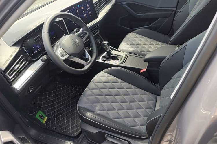Used Volkswagen Sagitar 2025 300TSI DSG Excellence Edition Left Front Seat