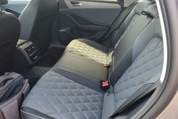 Used Volkswagen Sagitar 2025 300TSI DSG Excellence Edition Left Rear Seat