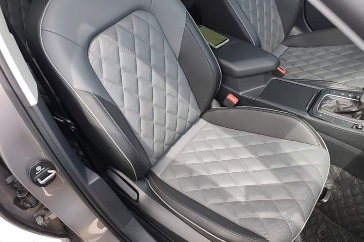 Used Volkswagen Sagitar 2025 300TSI DSG Excellence Edition Right Front Seat