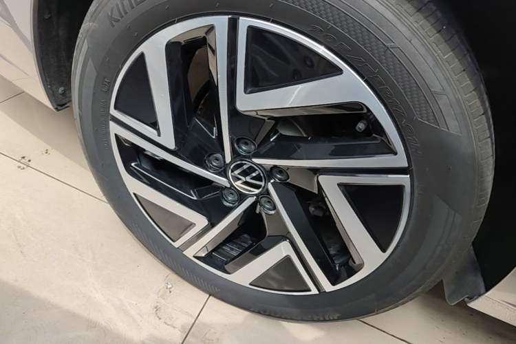 Used Volkswagen Sagitar 2025 300TSI DSG Excellence Edition Right Rear Wheel Hub