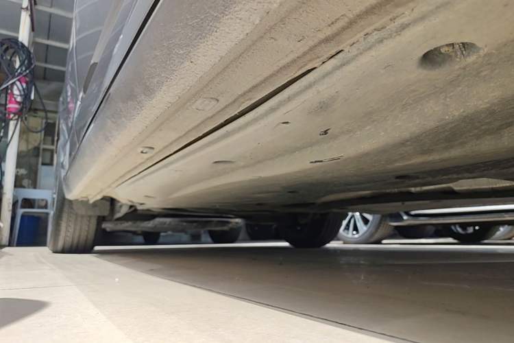 Used Volkswagen Sagitar 2025 300TSI DSG Excellence Edition Right Side Sill