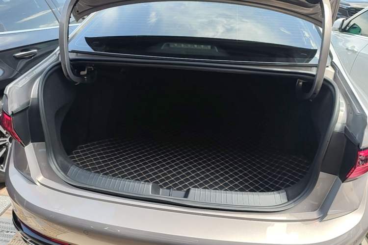 Used Volkswagen Sagitar 2025 300TSI DSG Excellence Edition Trunk