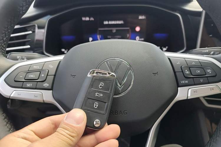 Used Volkswagen Sagitar 2025 300TSI DSG Excellence Edition Vehicle Key