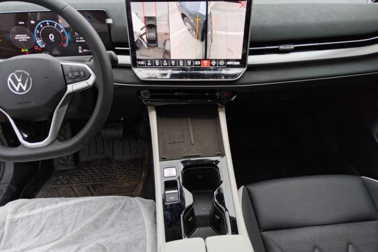 Used Volkswagen Sagitar 2026 Model L 300TSI DSG Elite Version Audio And AC Panel