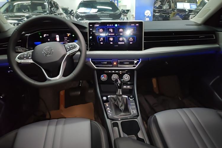 Used Volkswagen Sagitar 2026 Model 30 Million Units Selected 300TSI DSG Surpassing Edition Center Console