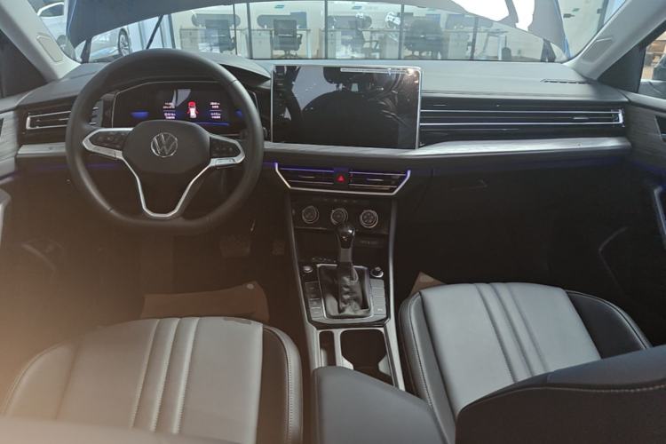 Used Volkswagen Sagitar 2026 Model 30 Million Units Selected 300TSI DSG Surpassing Edition Center Console