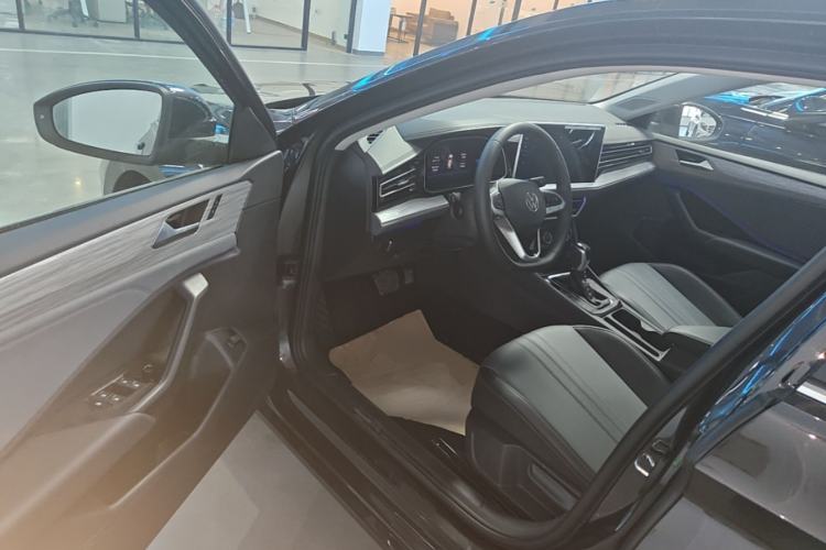 Used Volkswagen Sagitar 2026 Model 30 Million Units Selected 300TSI DSG Surpassing Edition Driver Seat