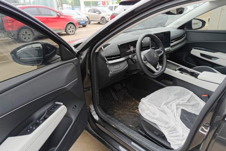 Used Volkswagen Sagitar 2026 Model L 300TSI DSG Elite Version Driver Seat